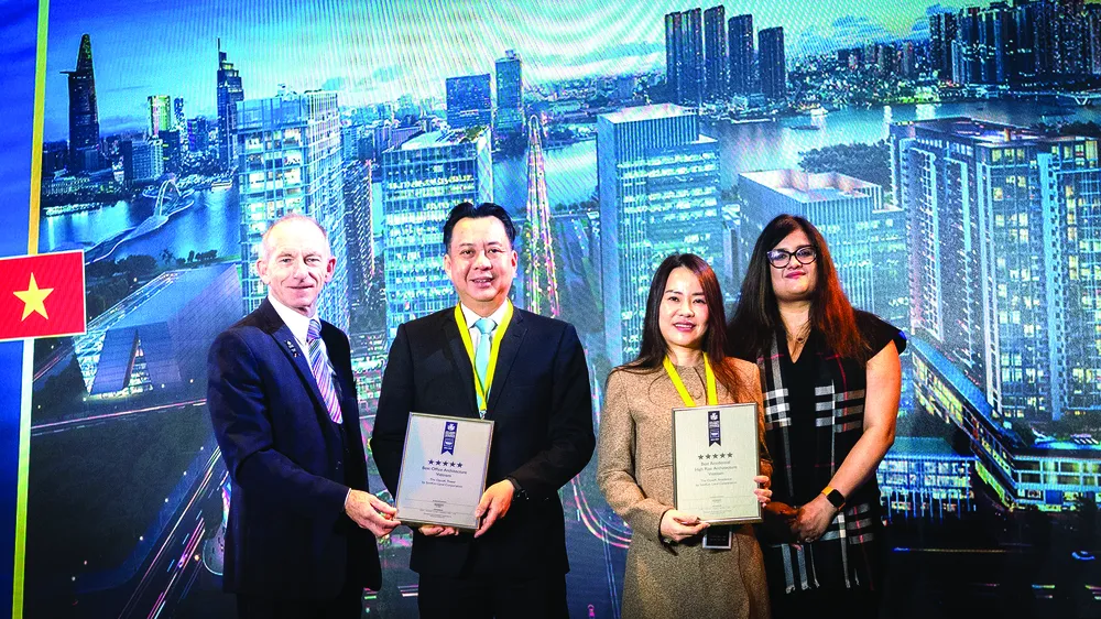 Đại diện SonKim Land nhận Giải thưởng Bất động sản châu Á - Thái Bình Dương 2023