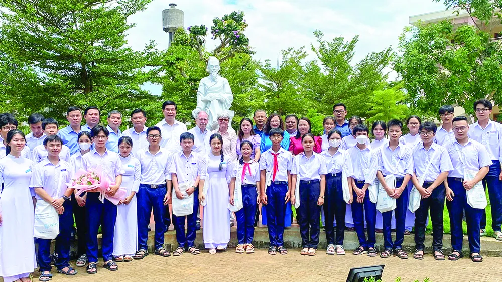 GS Nobel Vật lý Gerard’t Hooft giao lưu với học sinh