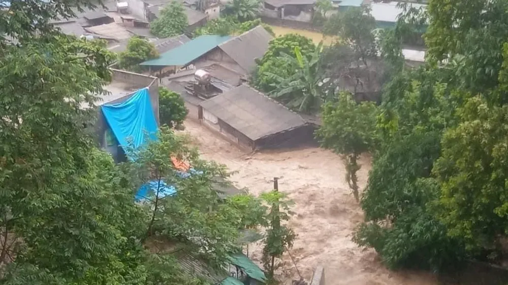  Tràn hồ chứa thải của mỏ đồng Tả Phời