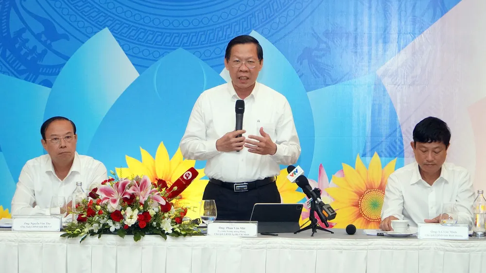 Chủ tịch UBND TPHCM Phan Văn Mãi phát biểu tại hội nghị 
