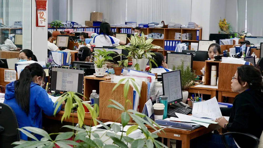 Có một công việc ổn định không phải là một việc dễ dàng. Ảnh: HOÀNG HÙNG