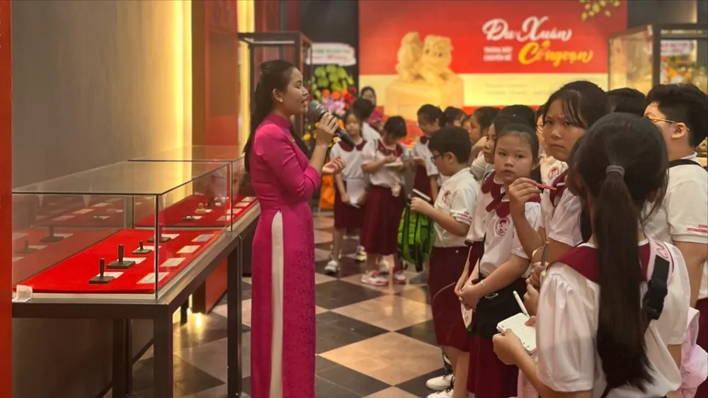 Du xuân – Cổ ngoạn