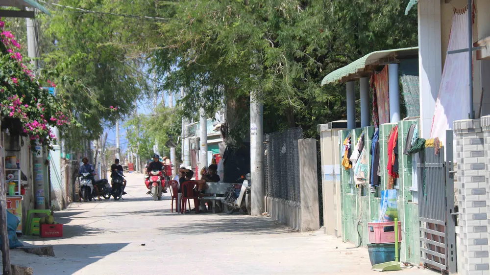 Nhà cửa, đường xá thôn Vĩnh Trường ngày càng khang trang, sạch đẹp