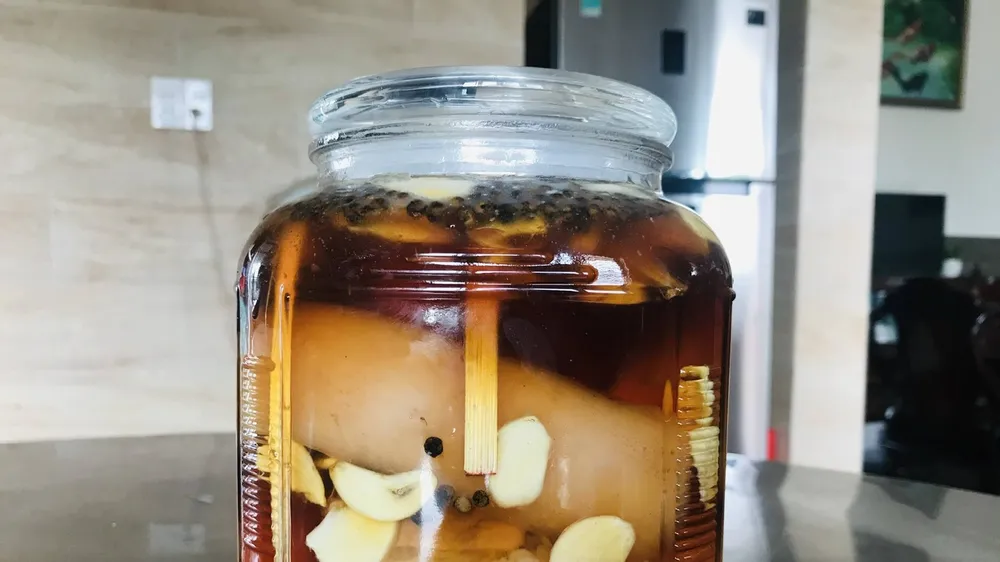 Thịt heo ngâm mắm. Ảnh: NGUYÊN KHANG