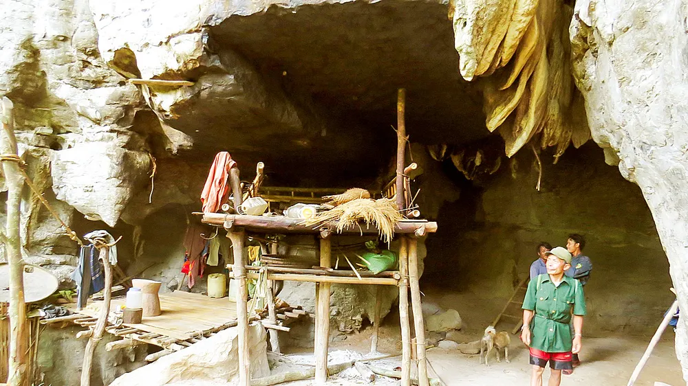 Hang Khe Chim, hang ở chính trong 10 hang đá ông bà Đinh Nê chọn ở. Ảnh: MINH PHONG
