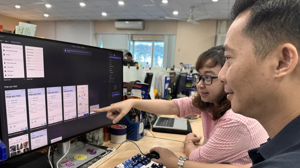Nhân viên của Trung tâm Chuyển đổi số TPHCM đang xây dựng dữ liệu cho ứng dụng “Công dân thành phố”