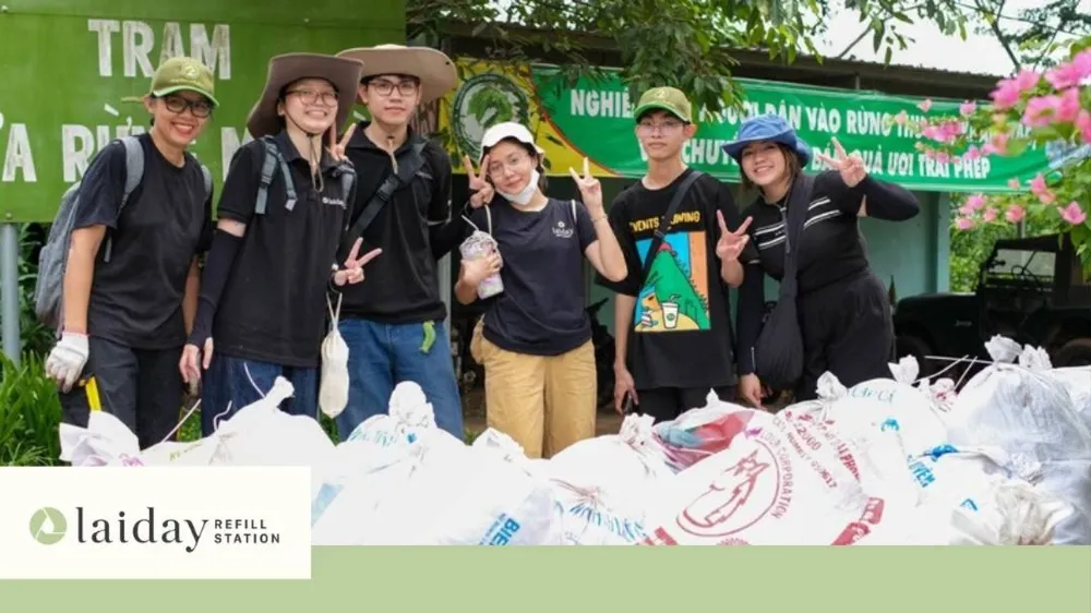 Nhặt rác kết hợp tham quan rừng