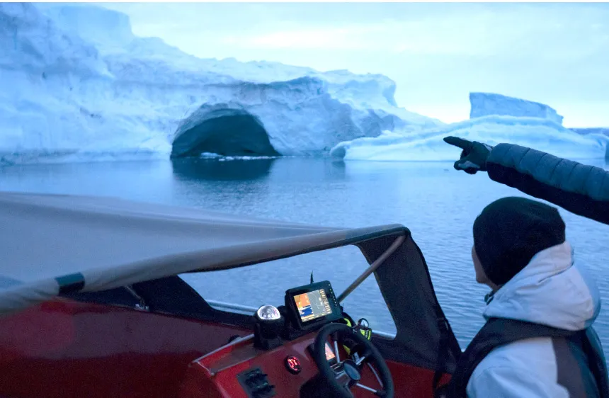 Theo dõi các tảng băng ở Greenland. Ảnh: Phys.org