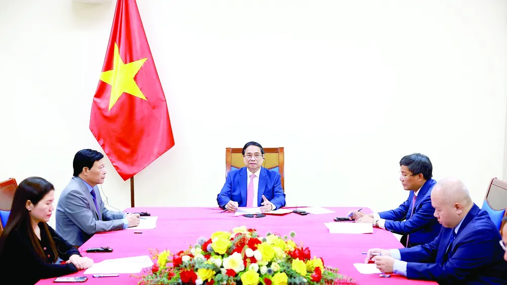 Thủ tướng Phạm Minh Chính điện đàm với Thủ tướng Thái Lan Paetongtarn Shinawatra. Ảnh: TTXVN