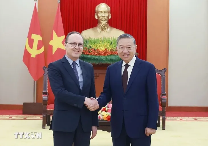 Đại sứ Nga Gennady Bezdetko khẳng định Nga coi Việt Nam là đối tác truyền thống và ưu tiên tại khu vực châu Á - Thái Bình Dương. Ảnh: TTXVN