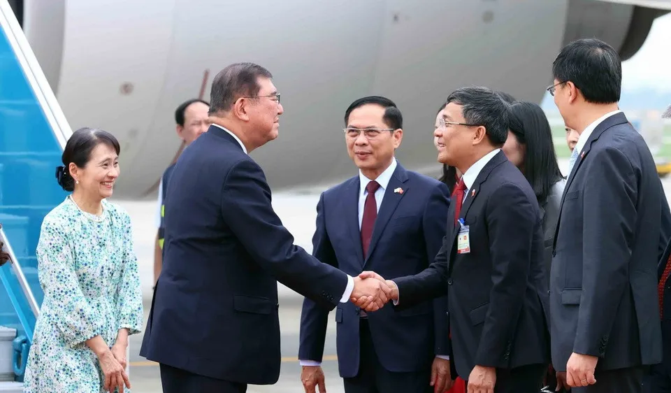 Thủ tướng Nhật Bản Ishiba Shigeru và Phu nhân Ishiba Yoshiko bắt đầu chuyến thăm chính thức Việt Nam. Ảnh: TTXVN
