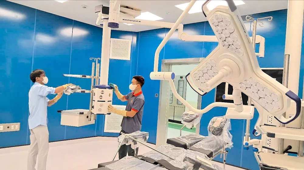 Trang thiết bị hiện đại trong phòng mổ áp lực âm của BV đa khoa khu vực TP Thủ Đức
