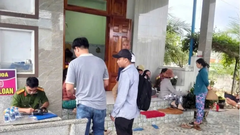 Cơ quan chức năng tỉnh Bình Thuận kiểm tra tại hiện trường xảy ra vụ việc. Ảnh: T.D.