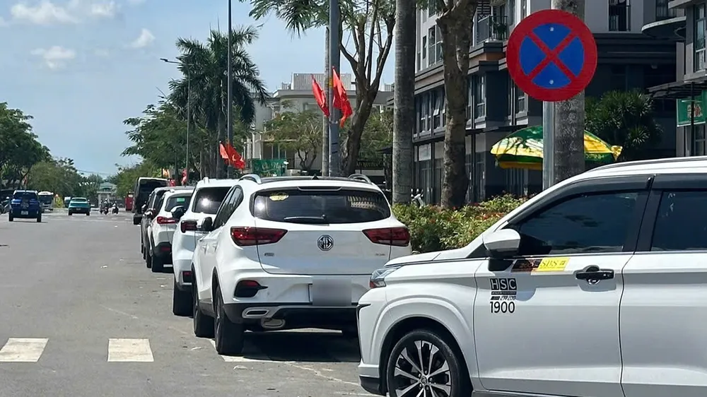 Đậu ô tô dưới biển cấm
