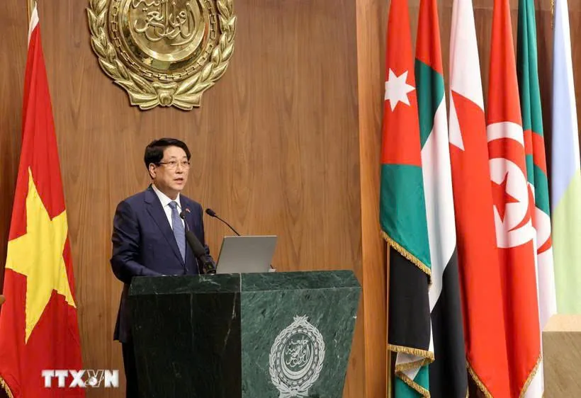 Chủ tịch nước Lương Cường phát biểu chính sách tại Trụ sở Liên đoàn Arab ở thủ đô Cairo, Ai Cập. Ảnh: TTXVN