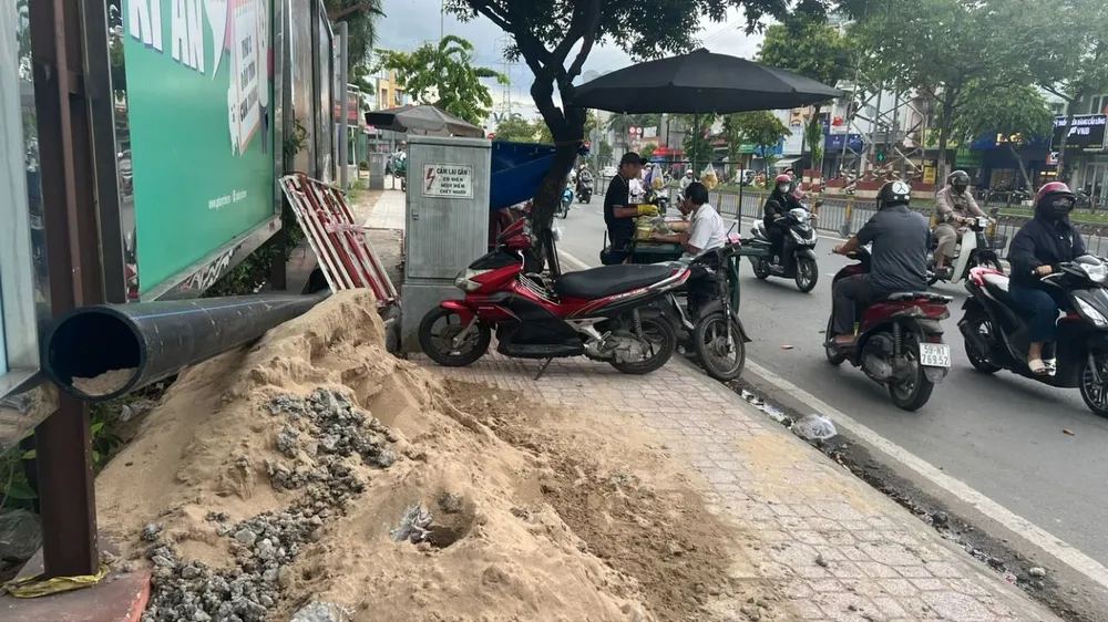 TPHCM: Tăng cường xử lý vi phạm lấn chiếm lòng đường, vỉa hè