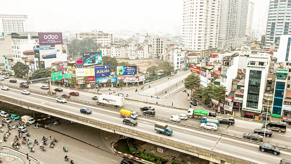 Đường Vành đai 3 trên cao và Nguyễn Xiển (phường Hạ Đình) thông thoáng hơn khi cấm xe tải trên 2 tấn