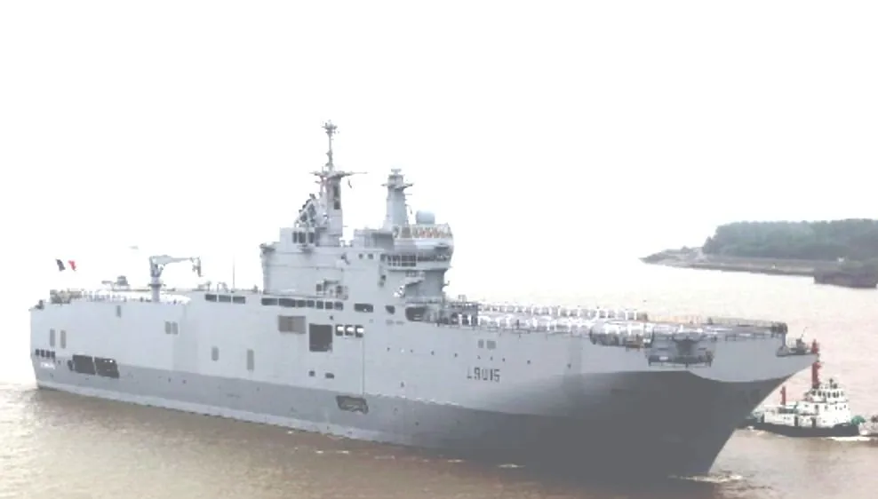 Tàu đổ bộ mang trực thăng lớp Mistral của Pháp. Ảnh: XINHUA