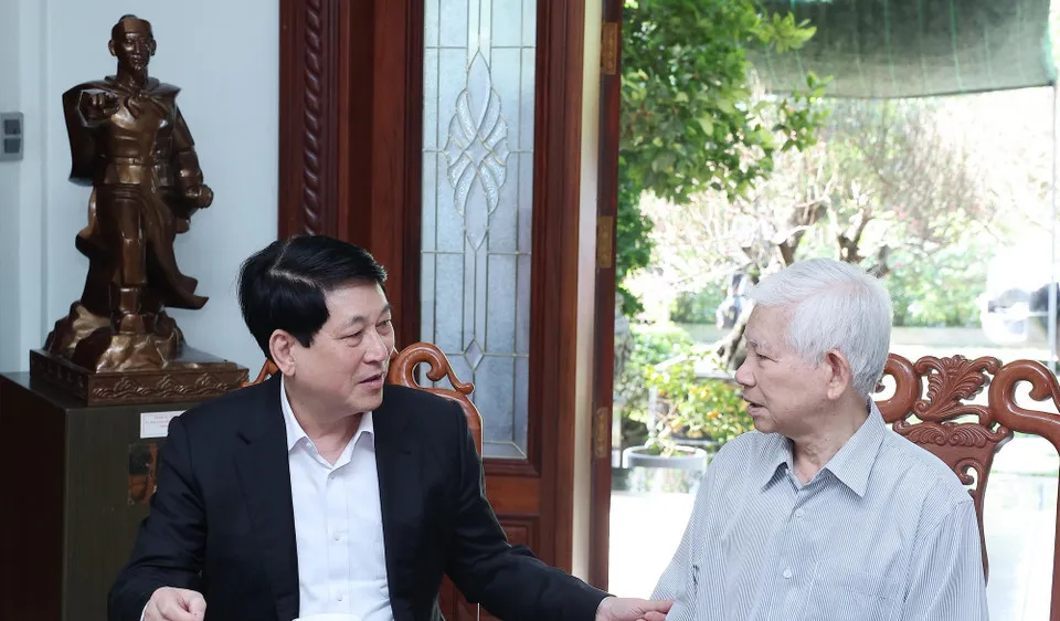 Chủ tịch nước Lương Cường thăm, chúc Tết nguyên Chủ tịch nước Nguyễn Minh Triết. Ảnh: TTXVN