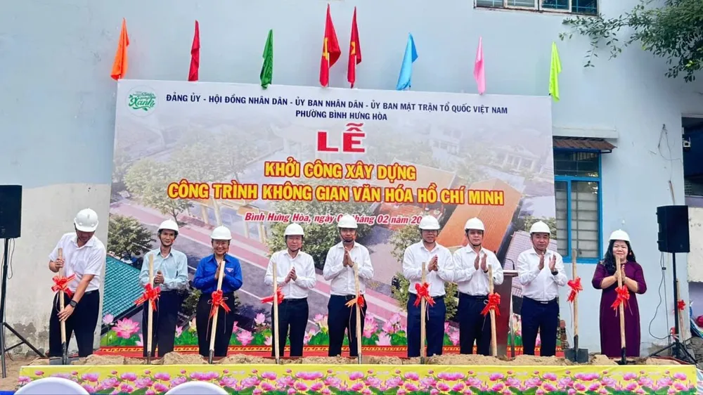 Cán bộ, đảng viên và người dân góp kinh phí xây dựng Không gian văn hóa Hồ Chí Minh