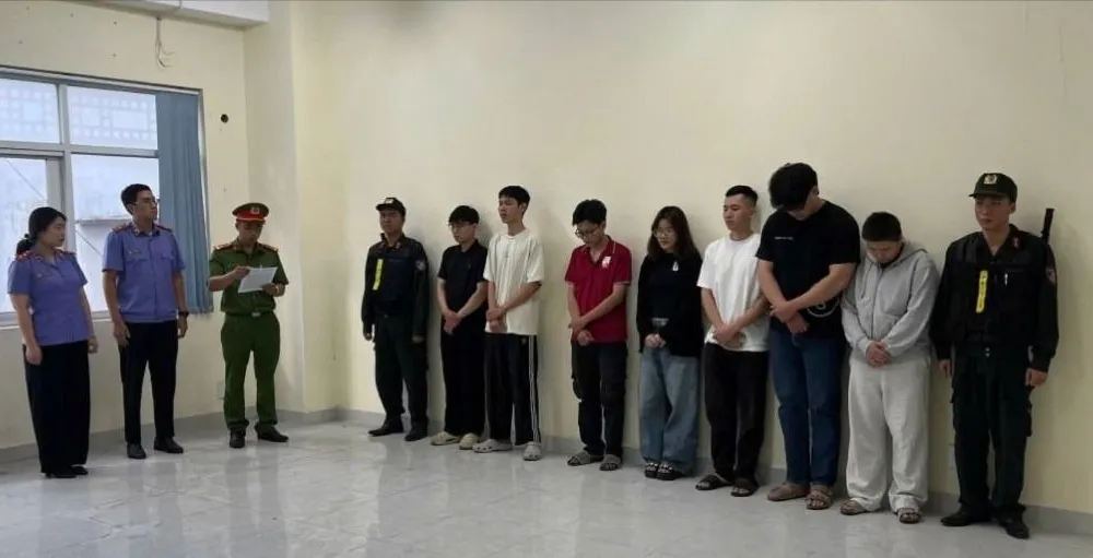 Triệt phá đường dây buôn bán thuốc lá điện tử quy mô lớn