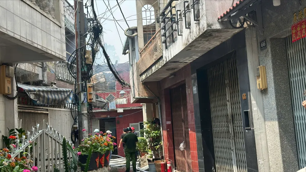 TPHCM: 5 căn nhà bị cháy trên đường Thái Phiên, phường Minh Phụng