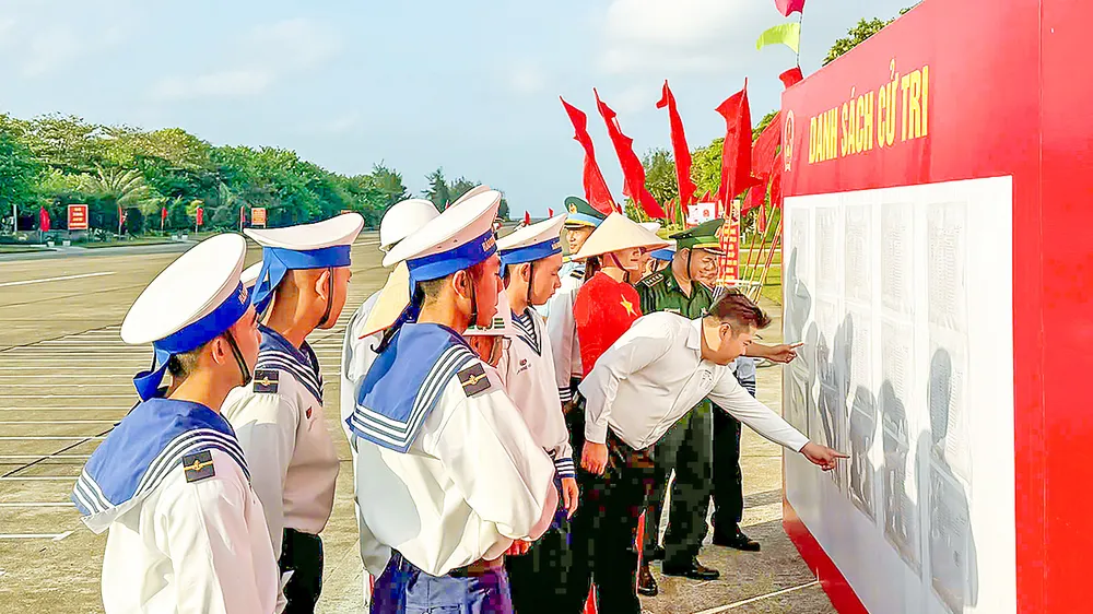 Hân hoan ngày hội toàn dân