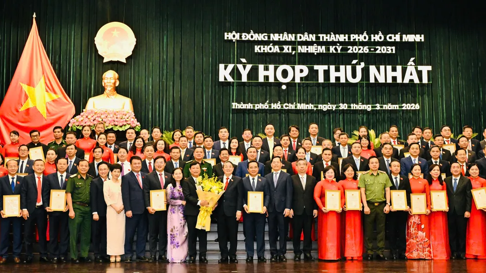 TPHCM trao Giấy chứng nhận đại biểu HĐND khóa XI