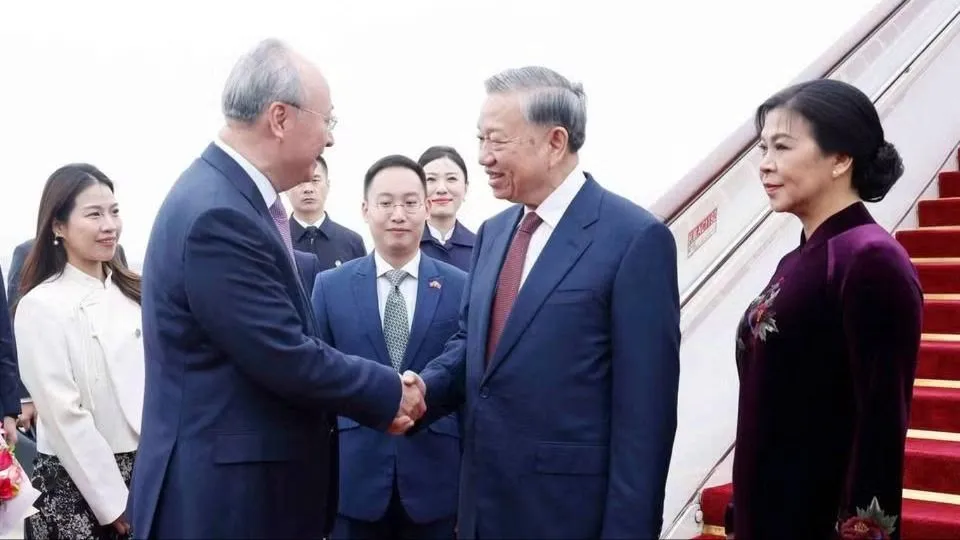 Tổng Bí thư, Chủ tịch nước và Phu nhân bắt đầu thăm cấp Nhà nước đến Trung Quốc