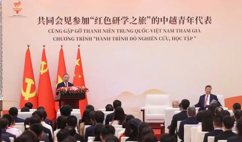 Tổng Bí thư, Chủ tịch nước Tô Lâm phát biểu tại buổi gặp gỡ thanh niên hai nước tham gia chương trình “Hành trình Đỏ nghiên cứu, học tập”. Ảnh: TTXVN