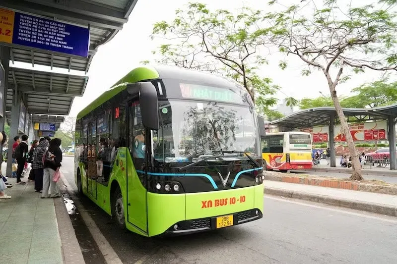Thêm 53 xe buýt điện phục vụ người dân Hà Nội