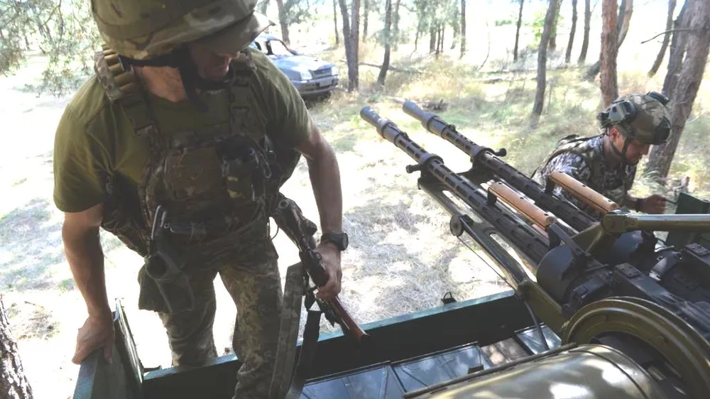 Quân đội Ukraine tham gia chiến dịch phòng không tại thị trấn Kupyansk. Ảnh: XINHUA 