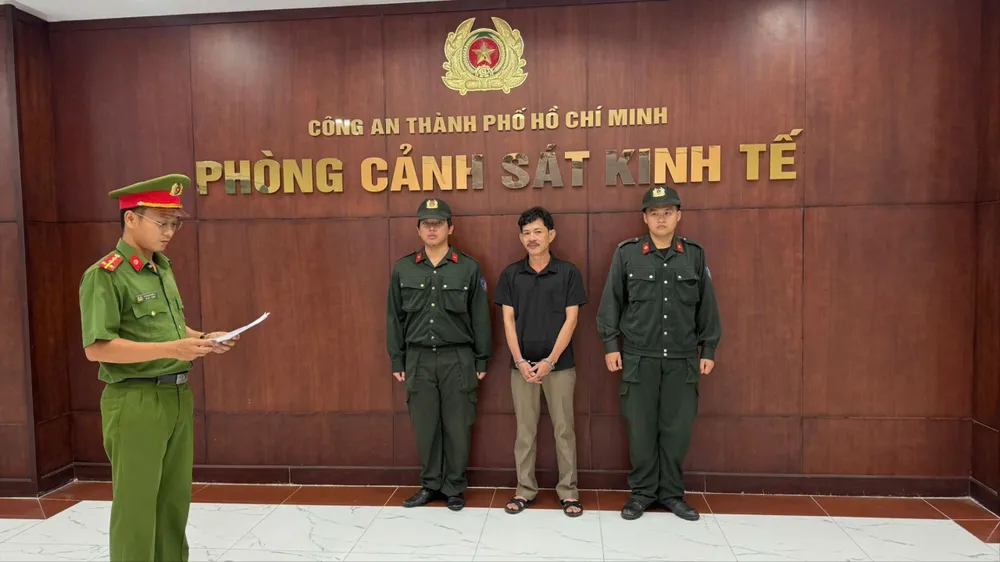 TPHCM: Bắt giám đốc dùng giấy tờ giả, chiếm đoạt 22 tỷ đồng