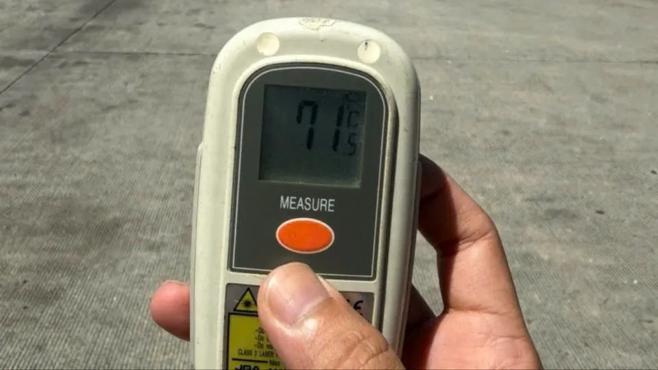 Nhiệt độ bề mặt bê tông tại sân bay Nội Bài chạm 71°C