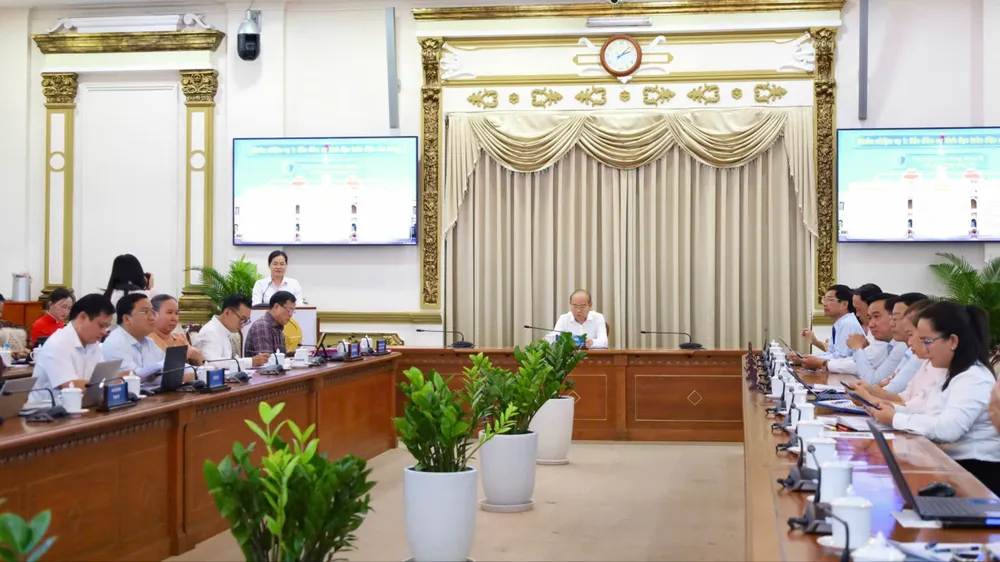 Lãnh đạo Sở Tư pháp báo cáo tại hội nghị