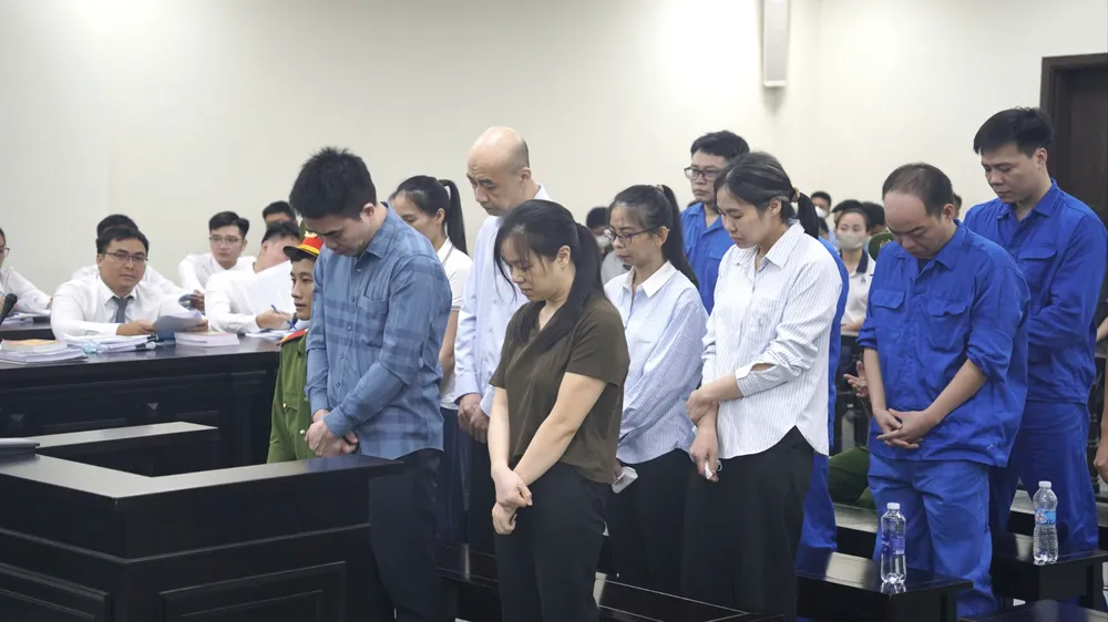 Xét xử 14 bị cáo trong đường dây sản xuất thực phẩm chức năng giả