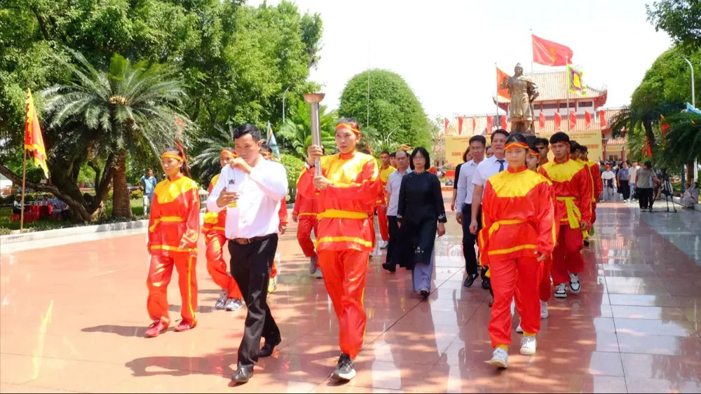 Rước lửa thiêng trước “đại hội võ lâm” quốc tế tại Gia Lai