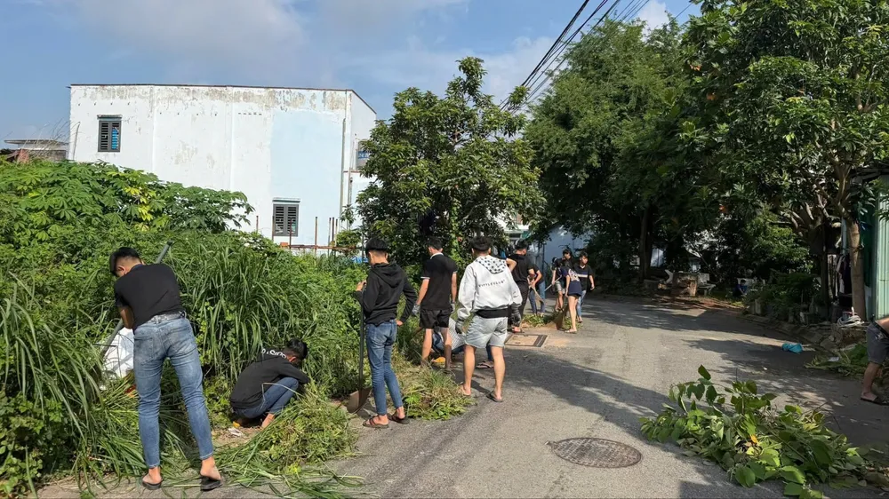 Nhóm thanh thiếu niên "đi bão" quá khích sau trận thắng của đội tuyển Việt Nam