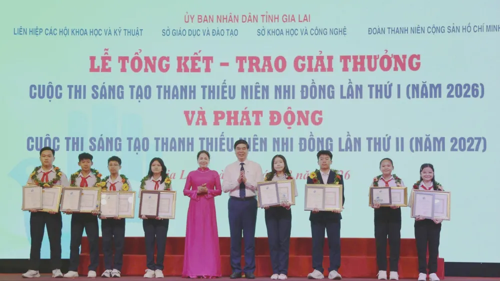 Gia Lai: Nhiều sáng kiến của học sinh ứng dụng AI vào y tế, phòng chống thiên tai