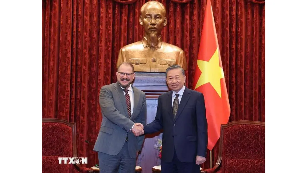 Tổng Bí thư, Chủ tịch nước Tô Lâm tiếp ông Cristiano Amon, Chủ tịch kiêm Tổng Giám đốc điều hành Tập đoàn Qualcomm (Hoa Kỳ). Ảnh: Thống Nhất/TTXVN