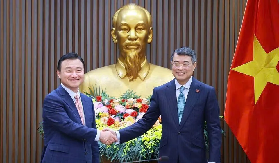Thủ tướng Lê Minh Hưng tiếp Tổng Giám đốc điều hành Samsung điện tử Roh Tae Moon. Ảnh: TTXVN
