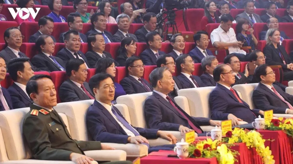Lãnh đạo, nguyên Lãnh đạo Đảng, Nhà nước dự Lễ công bố Nghị quyết của Quốc hội về thành lập thành phố Quảng Ninh và đón nhận Huân chương Lao động hạng Nhất. Nguồn: VOV