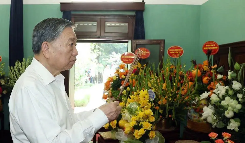 Tổng Bí thư, Chủ tịch nước Tô Lâm dâng hương tưởng nhớ Chủ tịch Hồ Chí Minh