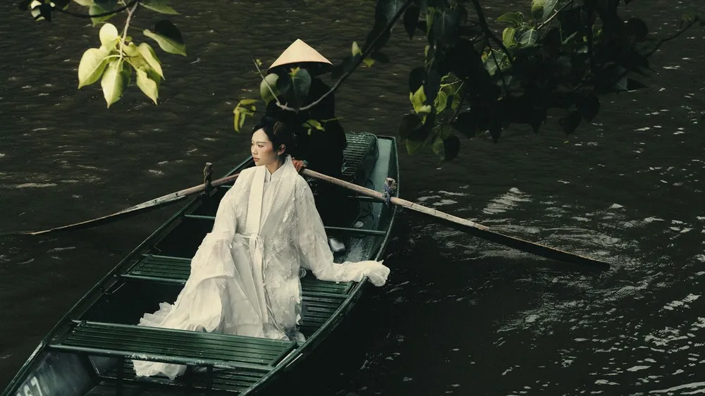 Ca sĩ Phương Mỹ Chi trong album Dân chơi dân ca. Ảnh: NVCC