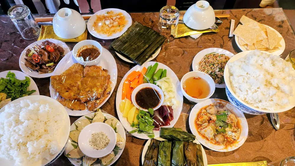 Bữa cơm chay thanh đạm, tròn vị ở xứ Huế . Ảnh: VĂN TUẤN