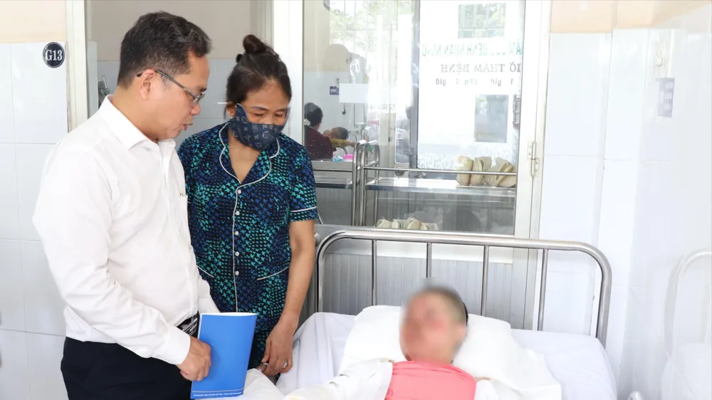 Thăm hỏi, hỗ trợ nạn nhân vụ cháy tại phường Đông Hưng Thuận
