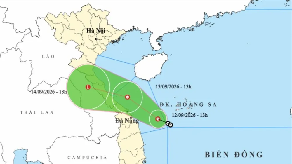 Áp thấp nhiệt đới hướng vào vùng biển Quảng Trị - Huế, mưa lớn dịch dần lên phía Bắc