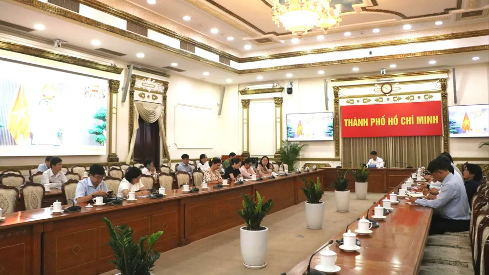 Tại điểm cầu TPHCM, đồng chí Nguyễn Mạnh Cường, Ủy viên dự khuyết Trung ương Đảng, Phó Chủ tịch UBND TPHCM, chủ trì cuộc họp