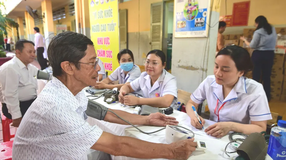 Lực lượng TNXP TPHCM nghiên cứu thí điểm 3 cơ sở chăm sóc người cao tuổi