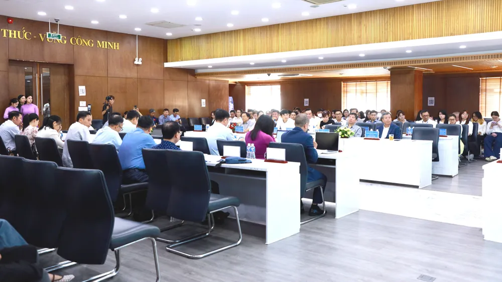 Nhìn lại 40 năm đổi mới, đề xuất giải pháp khơi thông nguồn lực phát triển